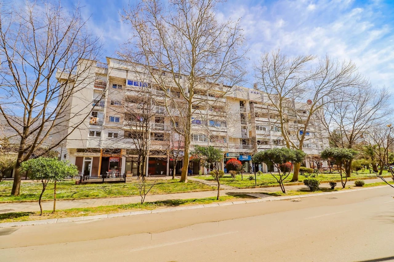 Trosoban-stan-u-centru-Bara-3 Trosoban stan 112 m² potpuno renoviran, u centru – Bar