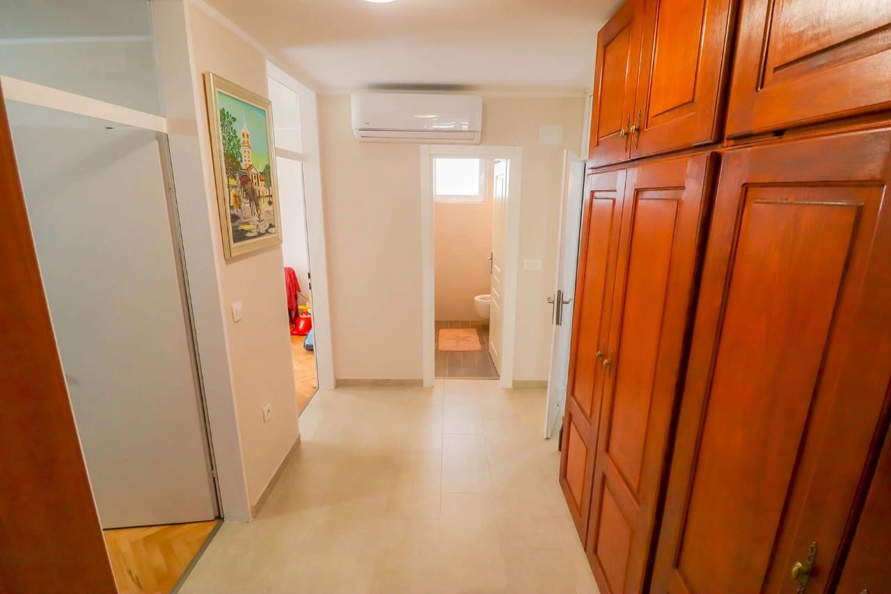 Trosoban-stan-u-centru-Bara-4 Trosoban stan 112 m² potpuno renoviran, u centru – Bar
