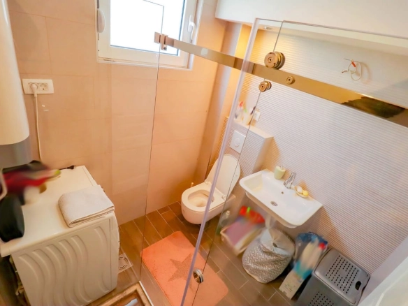 Trosoban stan 112 m² potpuno renoviran, u centru – Bar
