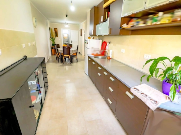 Trosoban stan 112 m² potpuno renoviran, u centru – Bar