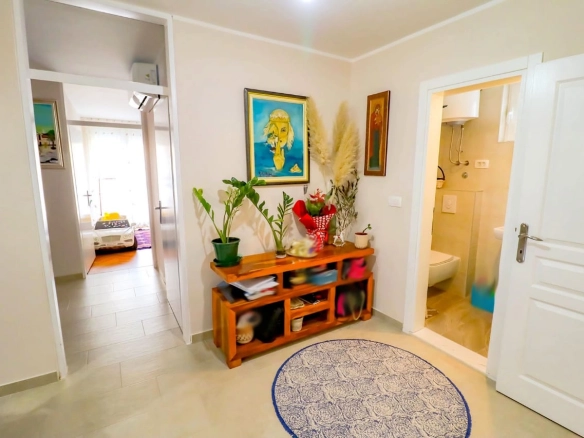 Trosoban stan 112 m² potpuno renoviran, u centru – Bar