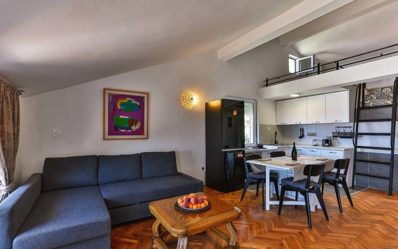 Dvosoban stan 100 m² sa pogledom na more – Sveti Stefan, Budva