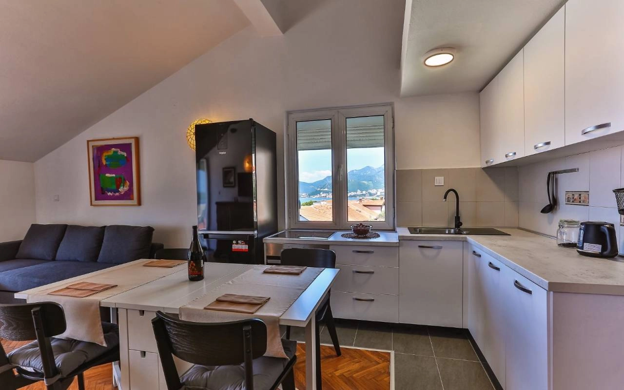 Dvosoban stan 100 m² sa pogledom na more – Sveti Stefan, Budva