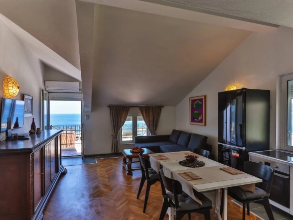 Dvosoban stan 100 m² sa pogledom na more – Sveti Stefan, Budva