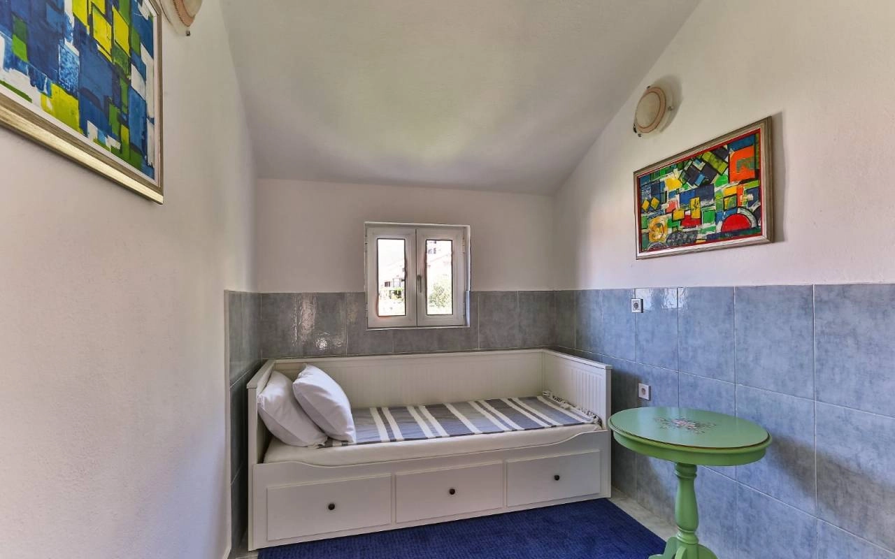 Dvosoban stan 100 m² sa pogledom na more – Sveti Stefan, Budva