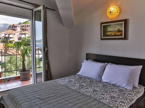 Dvosoban stan 100 m² sa pogledom na more – Sveti Stefan, Budva