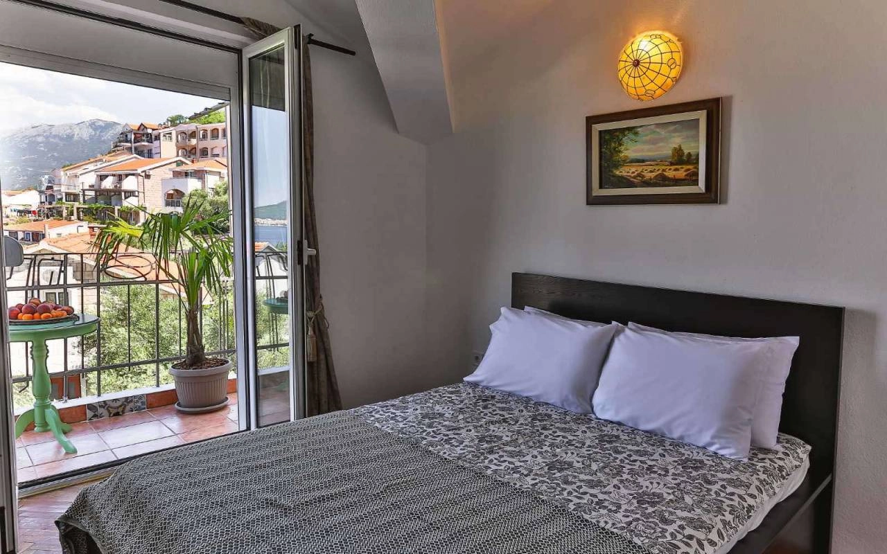 Dvosoban stan 100 m² sa pogledom na more – Sveti Stefan, Budva