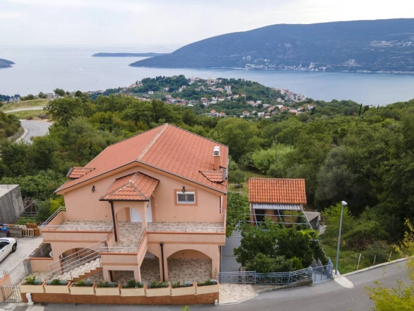 Nova kuća sa pogledom na zaliv