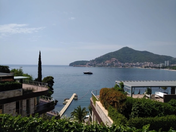 Stan sa pogledom na more i planine