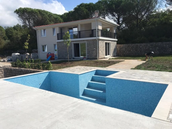 Kuća sa pogledom na planine u Krimovici
