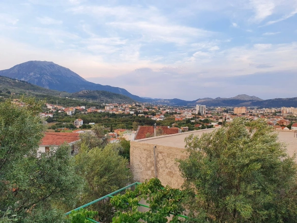 Dvosoban stan na spratu kuće u Šušnju