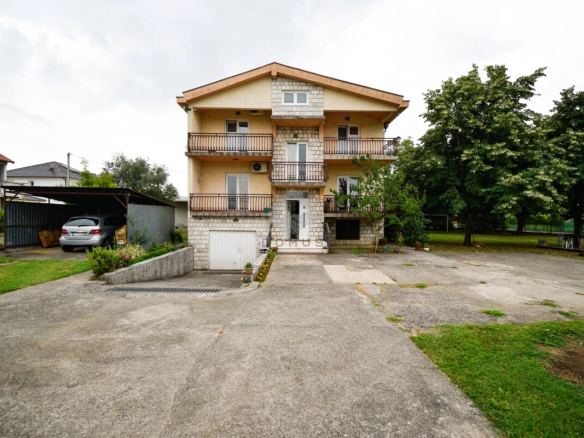 Porodična kuća 477 na placu od 1.660 m²