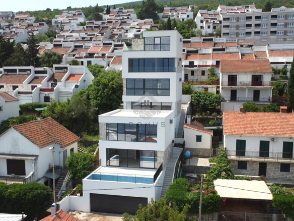 Luksuzna vila 315 m² na placu 450 m²