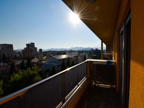 Izdavanje: Četvorosoban stan 130 m² – Centar, Podgorica — fotografija 6