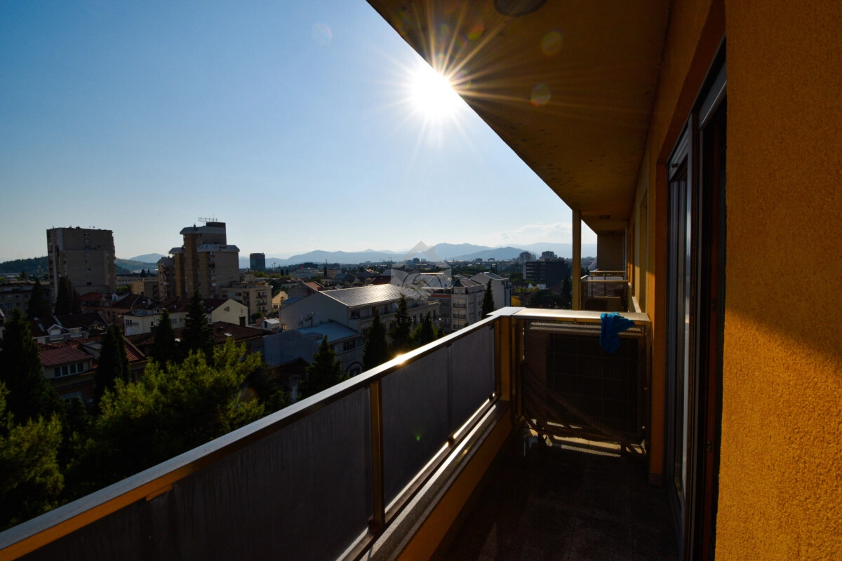 Izdavanje: Četvorosoban stan 130 m² – Centar, Podgorica — fotografija 6