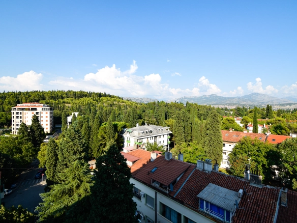 Izdavanje: Četvorosoban stan 130 m² – Centar, Podgorica — fotografija 8