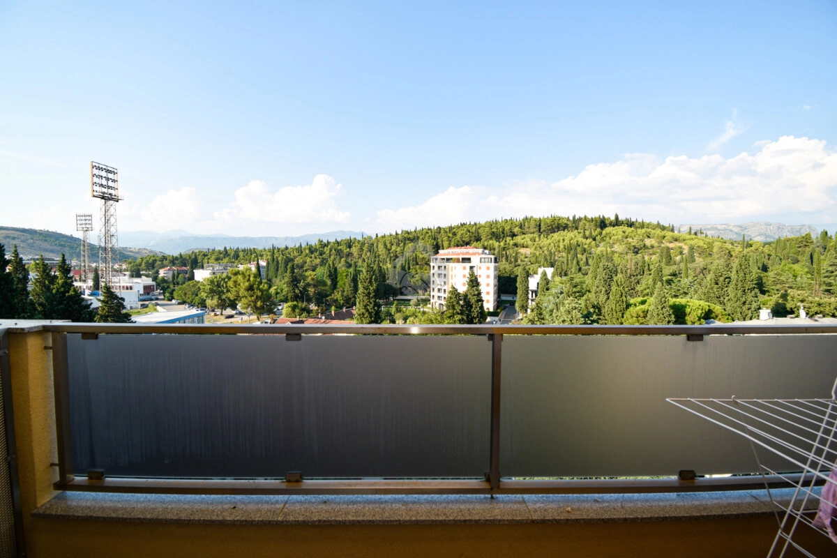 Izdavanje: Četvorosoban stan 130 m² – Centar, Podgorica — fotografija 12
