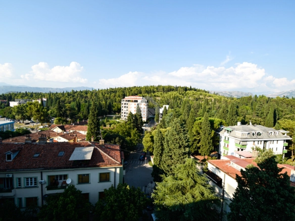 Izdavanje: Četvorosoban stan 130 m² – Centar, Podgorica — fotografija 13