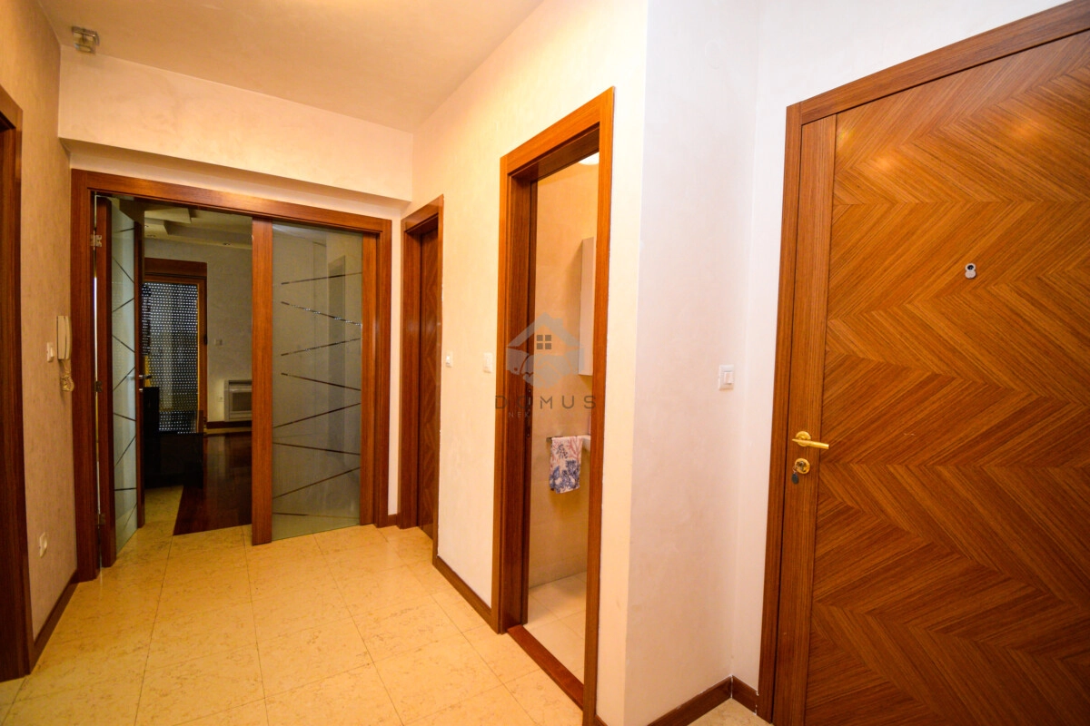 Izdavanje: Četvorosoban stan 130 m² – Centar, Podgorica — fotografija 14