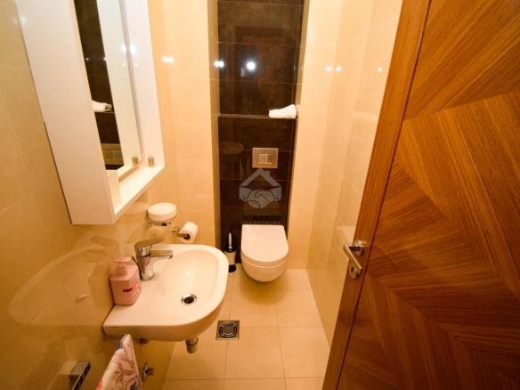 Izdavanje: Četvorosoban stan 130 m² – Centar, Podgorica — fotografija 18