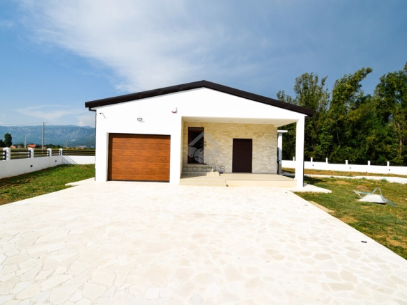 Porodična kuća 140 m² na placu 1000 m²
