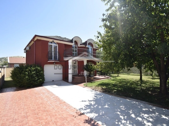Porodična kuća 250 m² na placu 600 m²