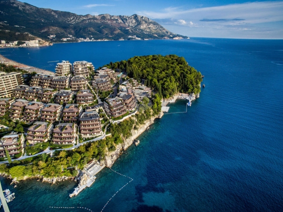 Trosoban luksuzan stan 214 m² sa pogledom na more