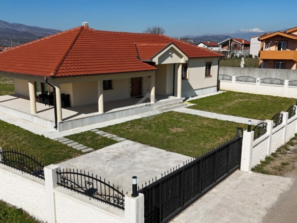 Porodična kuća 200 m² na placu 1.300 m²