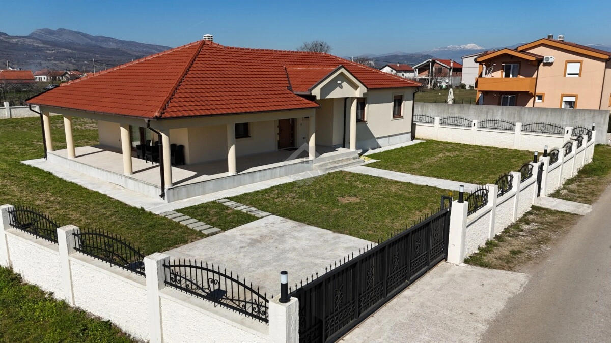 Porodična kuća 200 m² na placu 1.300 m²