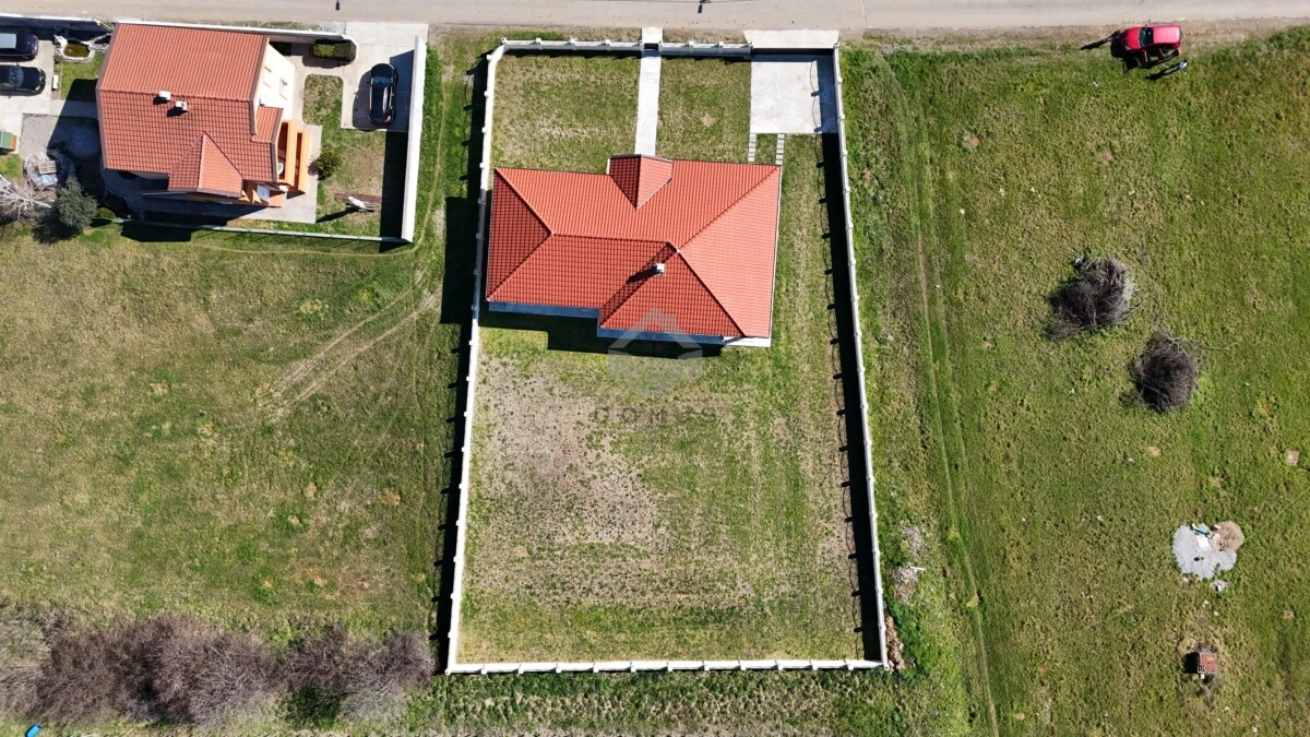 Porodična kuća 200 m² na placu 1.300 m², Kokoti – Podgorica