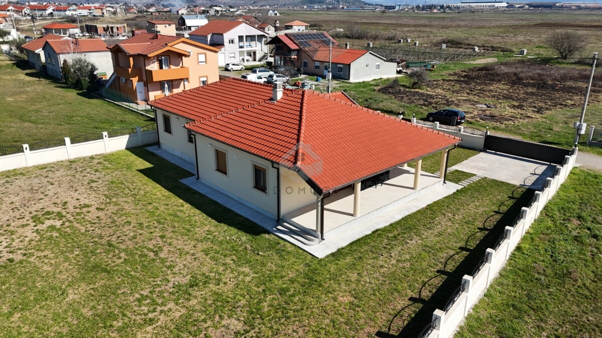 Porodična kuća 200 m² na placu 1.300 m², Kokoti – Podgorica