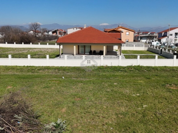 Porodična kuća 200 m² na placu 1.300 m², Kokoti – Podgorica