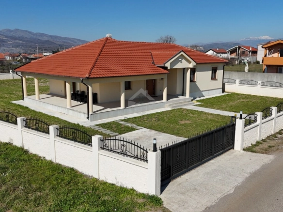 Porodična kuća 200 m² na placu 1.300 m², Kokoti – Podgorica