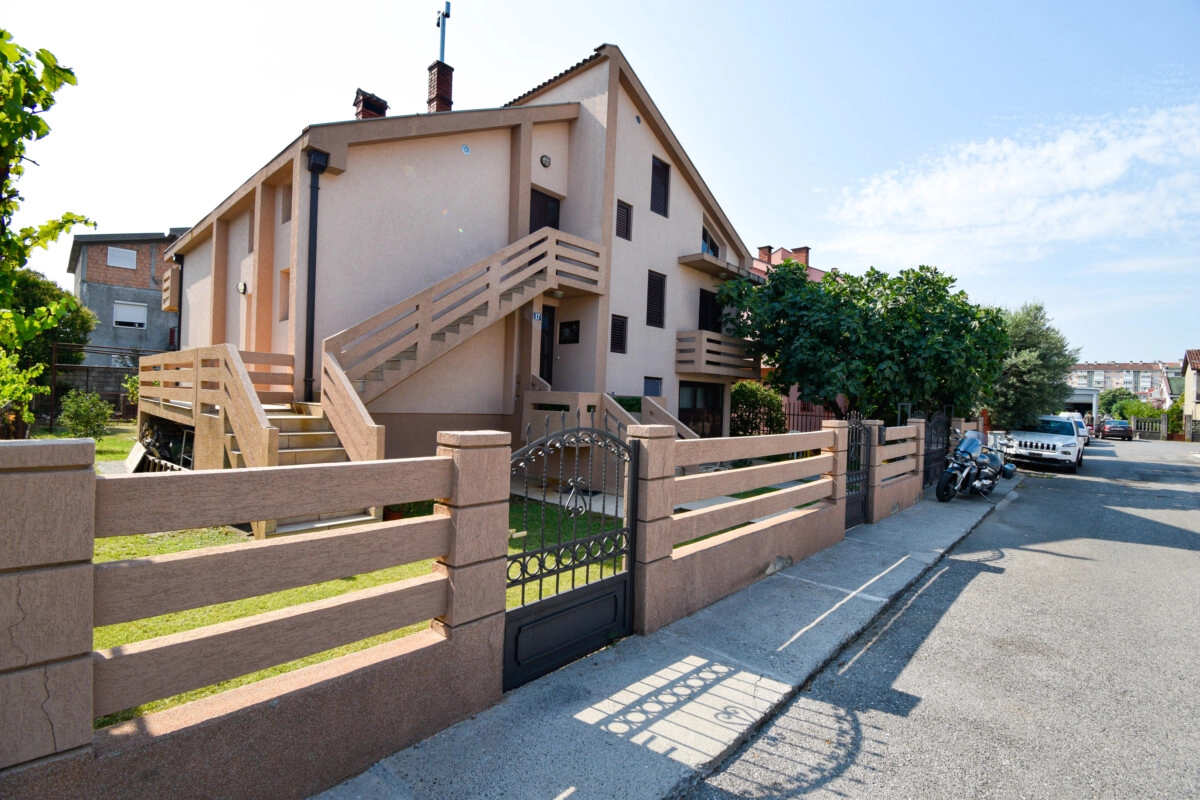 Porodična kuća 300 m² na placu 480 m²