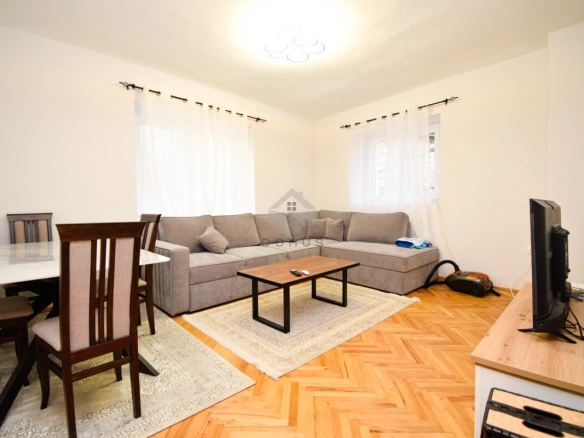 Dvosoban stan 80 m²