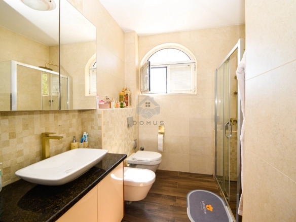 Porodična kuća 300 m² na placu 800 m², Zabjelo – Podgorica