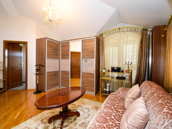 Porodična kuća 300 m² na placu 800 m², Zabjelo – Podgorica