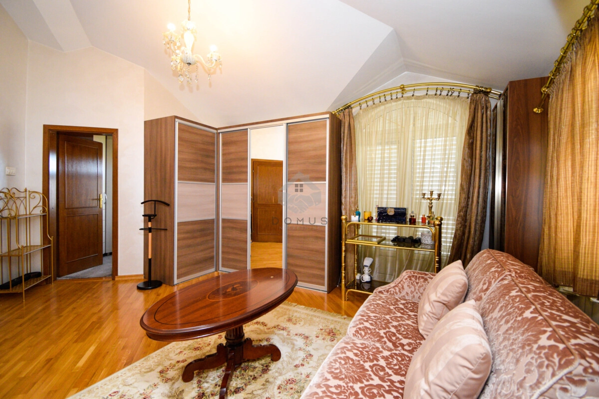 Porodicna-kuca-300-m²-na-placu-800-m²-Zabjelo-–-Podgorica-14 Porodična kuća 300 m² na placu 800 m², Zabjelo – Podgorica