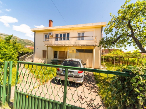 Porodična kuća 320 m² na placu 800 m²