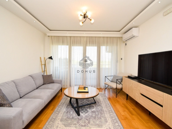 Trosoban stan 97 m²