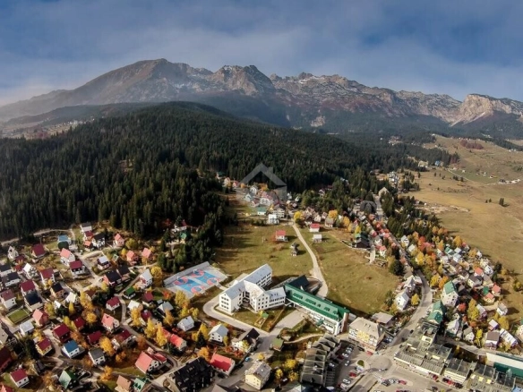 Zemljište 4.000 m² sa glavnim revidovanim projektom