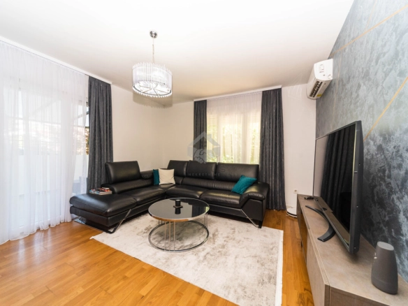 Jednosoban stan 52 m² + garaža