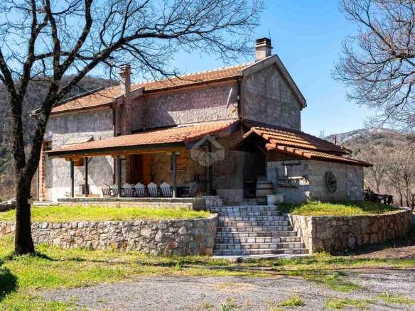 Porodična kuća 200 m² na placu 2.000 m²