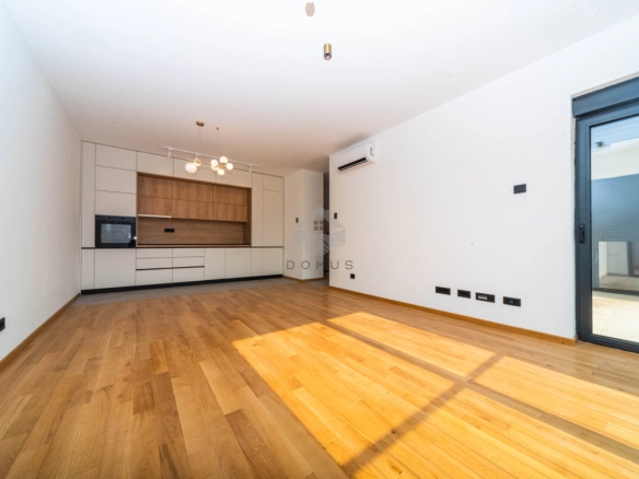 Dvosoban nov stan 76 m² + garaža