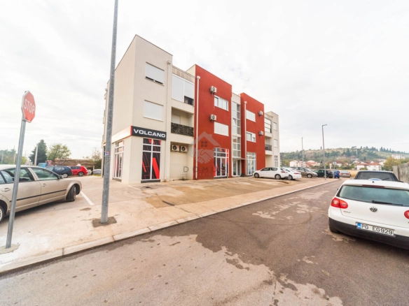 Poslovni prostor 244 m²