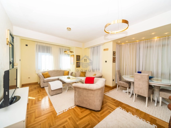 Dvosoban namješten stan 76 m²