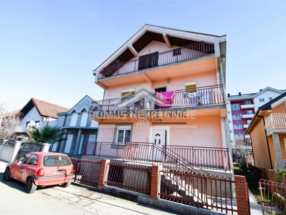 Porodična kuća 230 m² na placu 400 m²