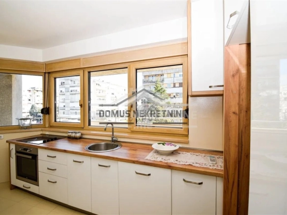 Izdavanje: Trosoban stan 150 m² – Preko Morače, Podgorica — fotografija 5