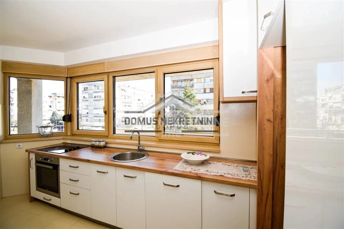 Izdavanje: Trosoban stan 150 m² – Preko Morače, Podgorica — fotografija 5
