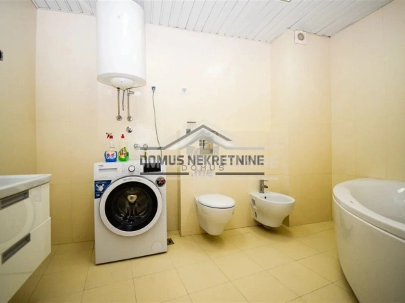 Izdavanje: Trosoban stan 150 m² – Preko Morače, Podgorica — fotografija 9